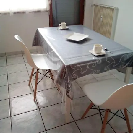 شقة With One Bedroom In With Balcony And Wifi *
