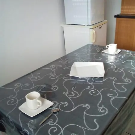 With One Bedroom In With Balcony And Wifi Appartement